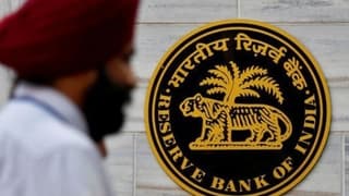 Hindistan Merkez Bankası beş yıl sonra ilk kez faiz indirdi