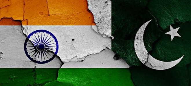 Hindistan üç noktadan Pakistan’a füze ile saldırdı