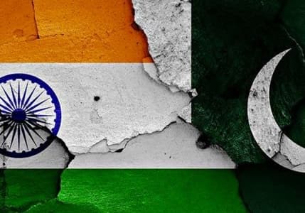 Hindistan üç noktadan Pakistan’a füze ile saldırdı