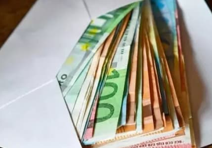 Hollanda bankaları müşterilerini "evde nakit tutmaya" çağıracak