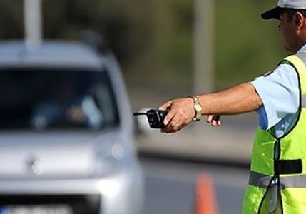 Hukukçular yorumladı: 'Selektörle radar uyarısına verilen ceza' hukuki mi?