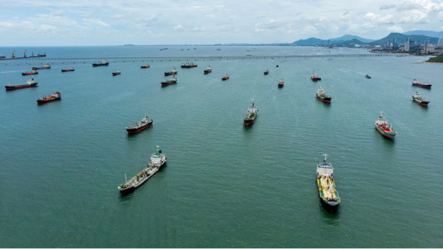 Hürmüz Boğazı'nda petrol trafiği yeniden hareketleniyor