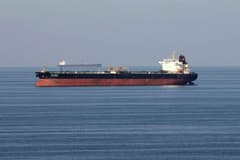 Hürmüz'den kriz sonrası ilk yabancı petrol tankeri geçişi