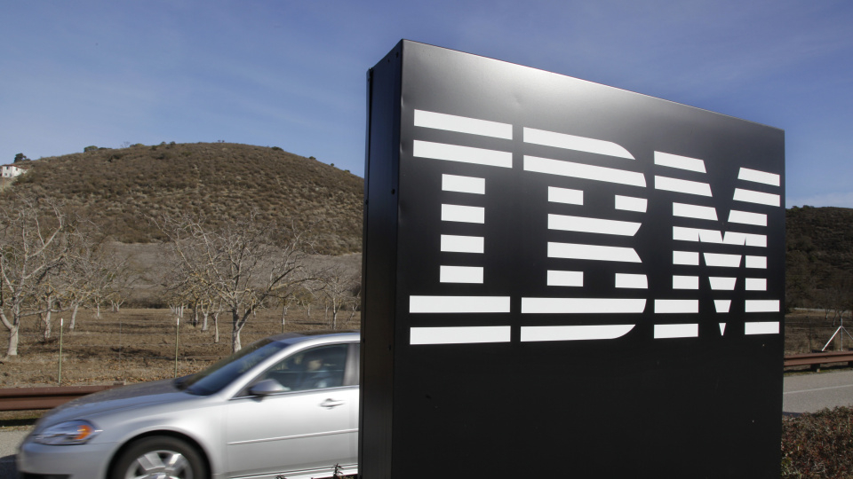 IBM hisselerinde 1960'lardan bu yana en büyük düşüş