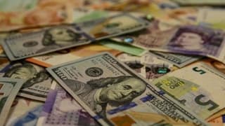 İçerde Rekor Kıran Dolar, Dışarda Düşüyor