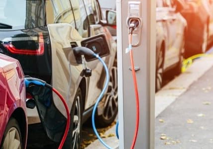 IEA: Bu yıl dünyada satılan her 5 araçtan biri elektrikli olacak