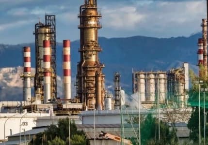 IEA: Küresel petrol arzı kasımda günlük 120 bin varil azaldı