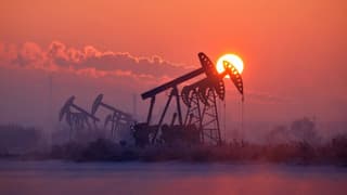 IEA petrol talebi tahminini düşürdü