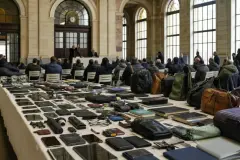İETT araçlarında unutulan eşyalar açık artırmayla satıldı: 123 iPhone alıcı bulamadı