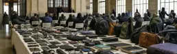 İETT araçlarında unutulan eşyalar açık artırmayla satıldı: 123 iPhone alıcı bulamadı