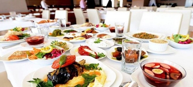 İftar sofraları enflasyona yenildi: Et yemeklerinin maliyeti %200’e yakın arttı