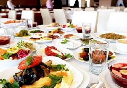 İftar sofraları enflasyona yenildi: Et yemeklerinin maliyeti %200’e yakın arttı