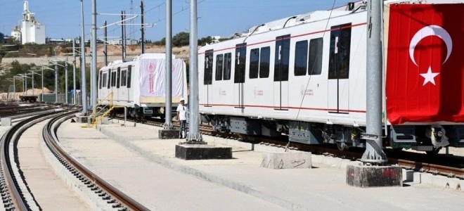 İlk yerli sürücüsüz metro aracı raylara indirildi
