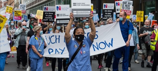 İngiltere hükümeti, grevleri sona erdirmek için sendikalarla görüştü