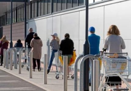 İngiliz perakende sektöründe geçen yıl 176 bin 700 kişi işini kaybetti