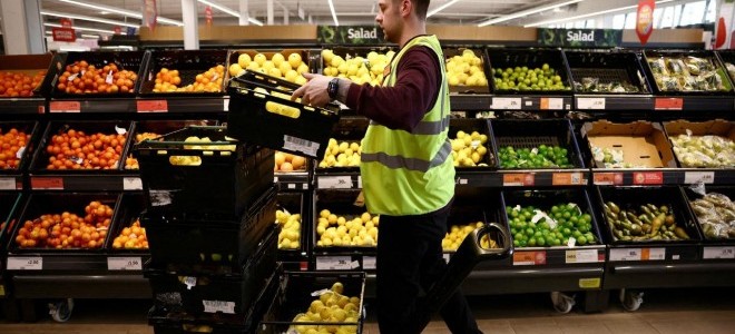 İngiltere'de enflasyon nisanda tahminlerin üzerinde kaldı