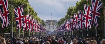 İngiltere'de enflasyon yıllık bazda değişmeyerek beklentilerin üzerinde kaldı
