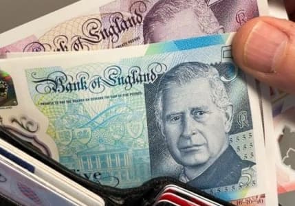 İngiltere'de Kral Charles'ın portresinin bulunduğu banknotlar dolaşıma girdi
