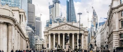 İngiltere Merkez Bankası faiz oranını değiştirmedi