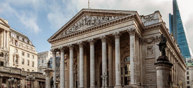 İngiltere Merkez Bankası Faizi %0,50’de Bıraktı