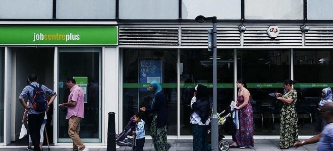 İngiltere'nin önde gelen şirketleri 12 bin kişiyi işten çıkaracak