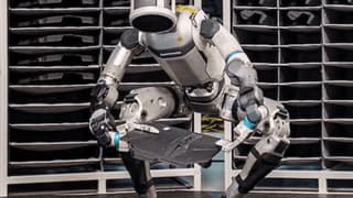 İnsansı robot Atlas fabrikalarda mesaiye başlıyor