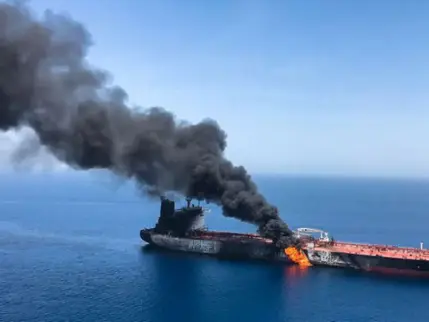 İran: Basra Körfezi'nde petrol transferi yapan 4 gemi vuruldu