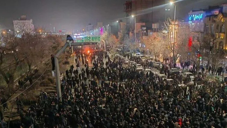 İran'da dijital karanlık: İnternet bağlantılarında %98'lik düşüş yaşandı