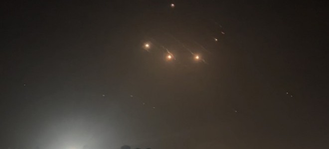 İran'dan ilk misilleme geldi: 100'den fazla İHA havalandı