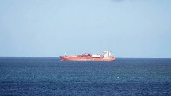 İran: Hürmüz'de mayına çarpan süper tanker alev aldı