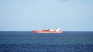 İran: Hürmüz'de mayına çarpan süper tanker alev aldı