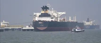 İran: Yaptırımlara rağmen petrol ihracatımız kesintisiz sürüyor