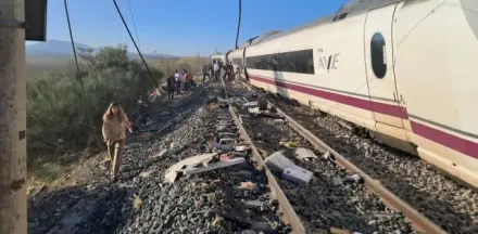 İspanya'da iki yüksek hızlı tren çarpıştı: Çok sayıda kişi hayatını kaybetti