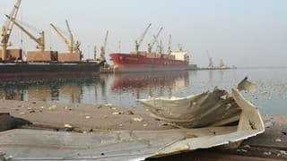 İsrail uçakları Yemen'de Hudeyde Limanı'nı bombaladı