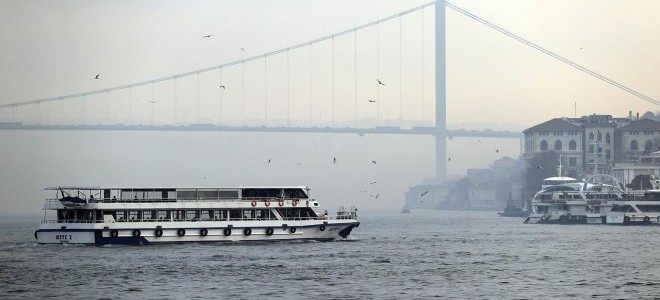 İstanbul Boğazı'nda gemi trafiği çift yönlü askıya alındı