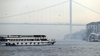 İstanbul Boğazı'nda gemi trafiği çift yönlü askıya alındı