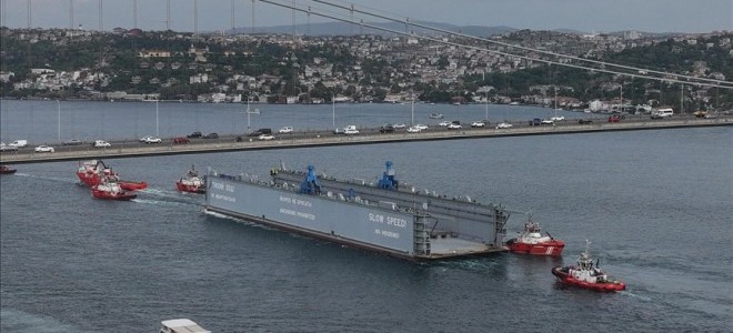 İstanbul Boğazı'nda gemi trafiği çift yönlü askıya alındı