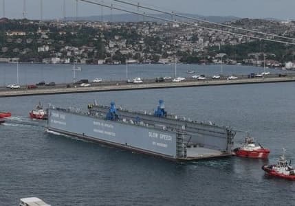 İstanbul Boğazı'nda gemi trafiği çift yönlü askıya alındı