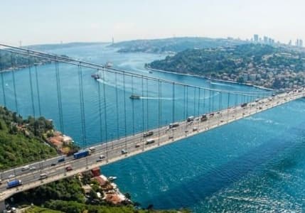 İstanbul Boğazı'nda gemi trafiği çift yönlü askıya alındı
