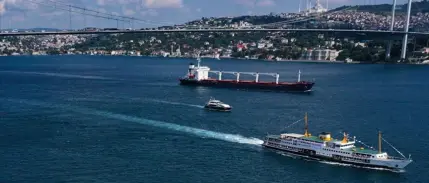 İstanbul Boğazı'nda gemi trafiği geçici olarak kapatıldı