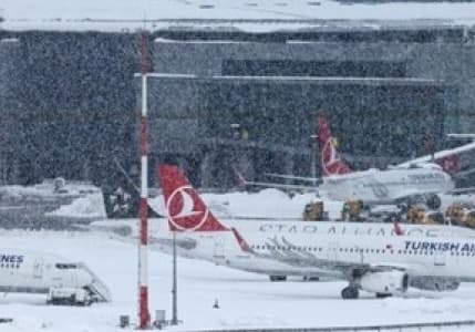 Kar yağışı havayolu trafiğini vurdu: Pegasus ve Ajet’te toplam 170 sefer iptal