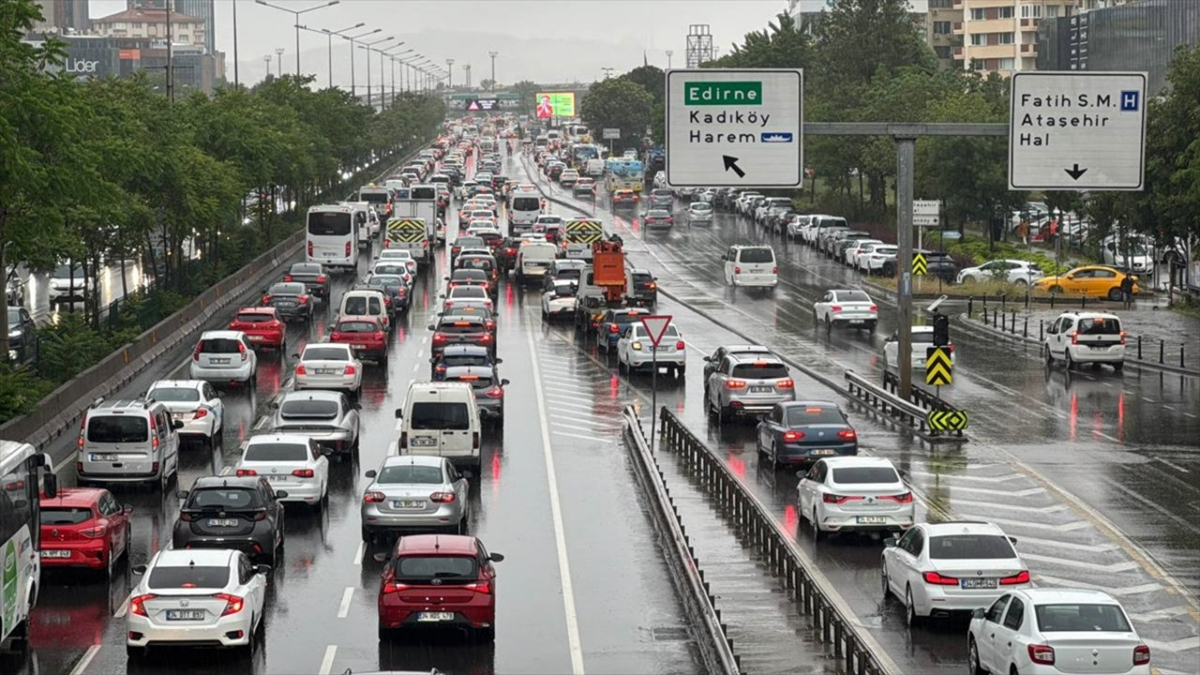 İstanbul'da trafik yoğunluğu yüzde 81'e ulaştı