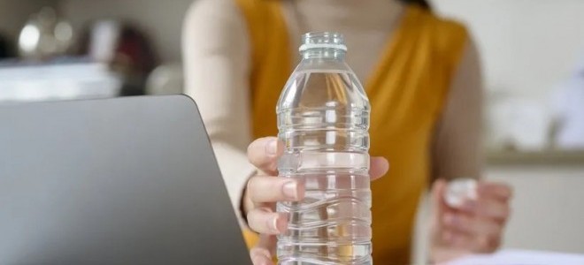 İstanbul'daki bazı marketlerde 10 TL altındaki sular raflara kalktı