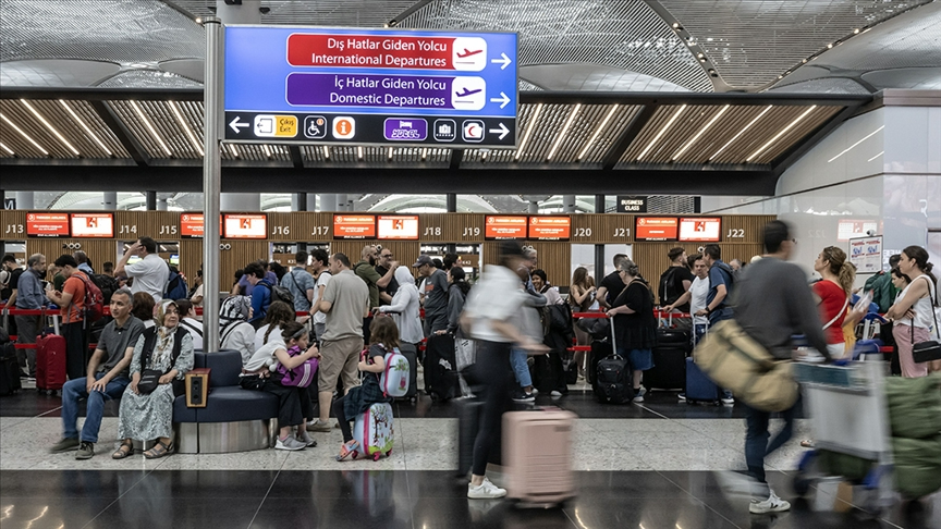 İstanbul havalimanları yolcu sayısında zirve yaptı