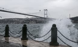 İstanbul Valiliği'nden akşam saatleri için fırtına uyarısı