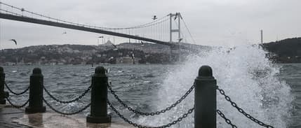 İstanbul Valiliği'nden akşam saatleri için fırtına uyarısı