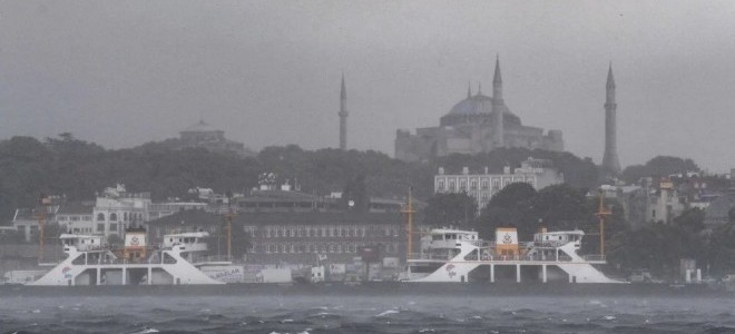 İstanbul Valiliği'nden kuvvetli rüzgar uyarısı