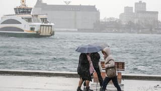 İstanbul Valiliği'nden akşam saatleri için sağanak ve fırtına uyarısı