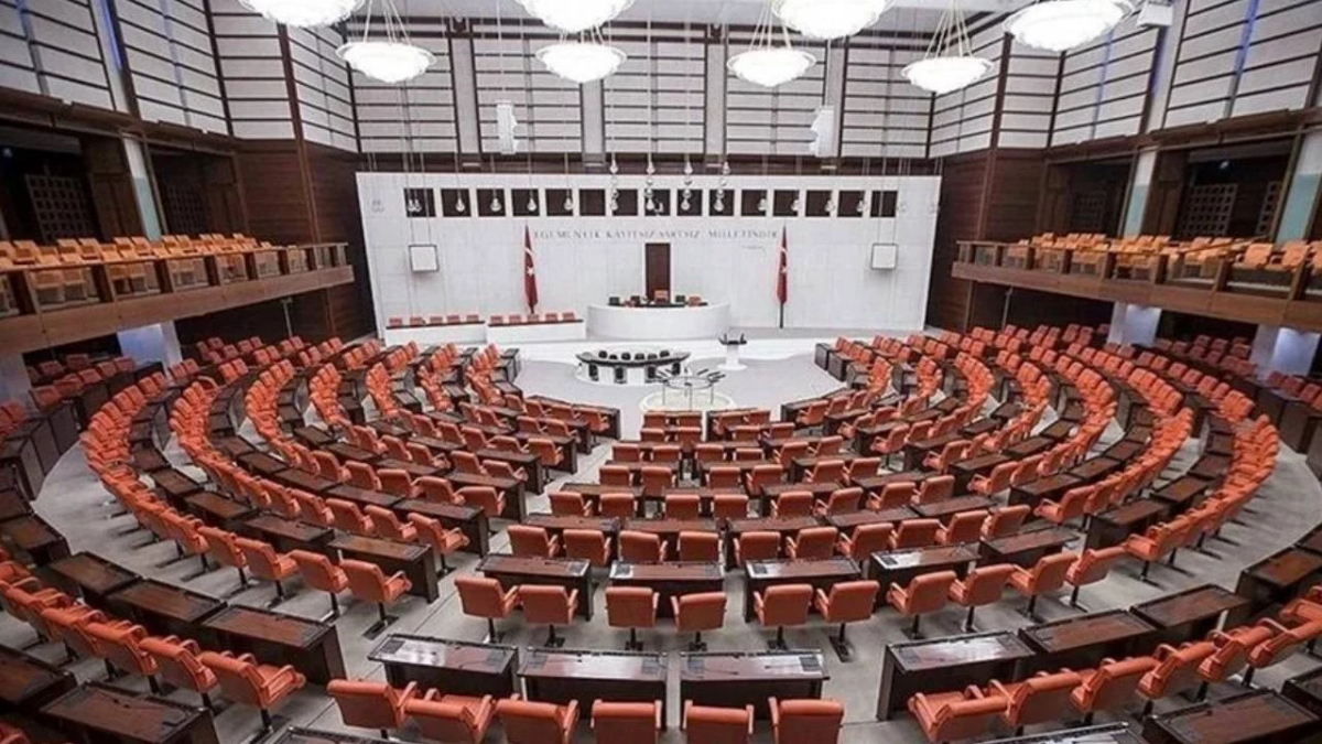 İstifalar sonrası Meclis'te sandalye dağılımı değişti: CHP artık 5. parti