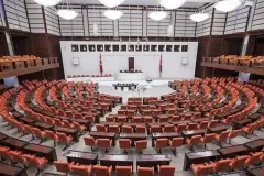 İstifalar sonrası Meclis'te sandalye dağılımı değişti: CHP artık 5. parti